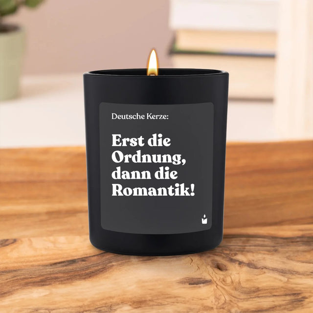 Duftkerze Schwarz Woody Erst die Ordnung, dann die Romantik! von ChattyCandles