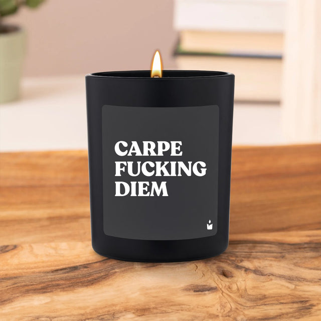 Duftkerze Schwarz Flowery Carpe fucking diem