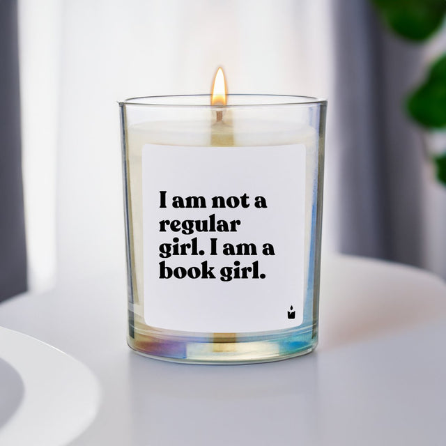 Duftkerze Rainbow Flowery I am not a regular girl. I am a book girl. von ChattyCandles