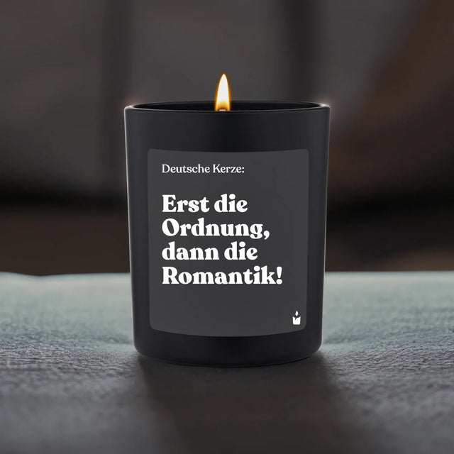 Duftkerze Schwarz Woody Erst die Ordnung, dann die Romantik! von ChattyCandles