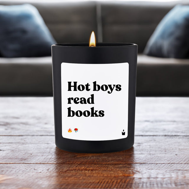 Duftkerze Schwarz Woody Hot boys read books von ChattyCandles