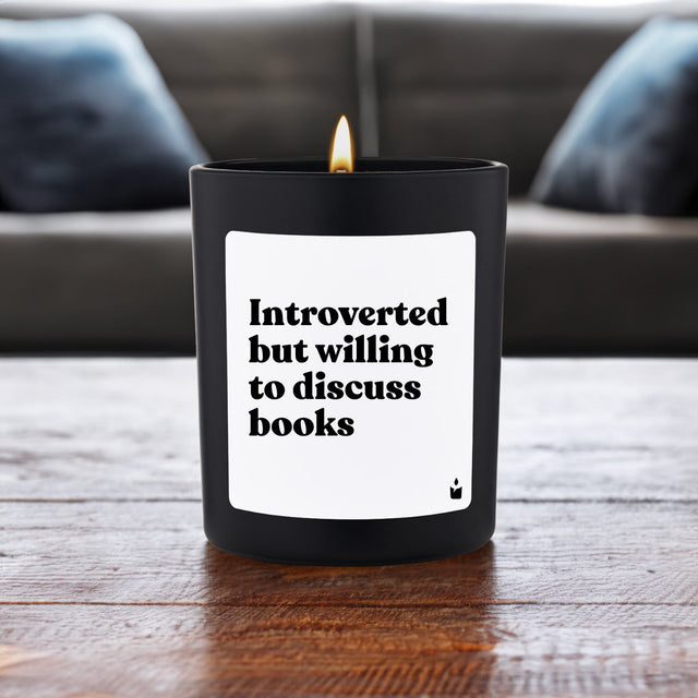 Duftkerze Schwarz Flowery Introverted but willing to discuss books von ChattyCandles