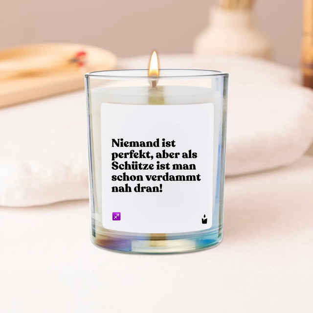 Duftkerze Rainbow Woody Niemand ist perfekt, aber als Schütze ist man schon verdammt nah dran! von ChattyCandles