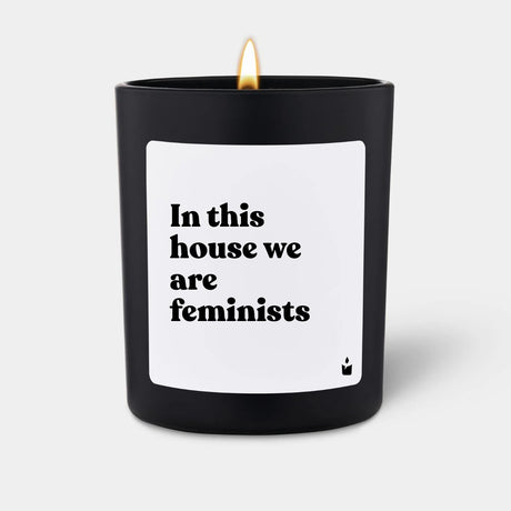 Duftkerze Schwarz Woody In this house we are feminists von ChattyCandles