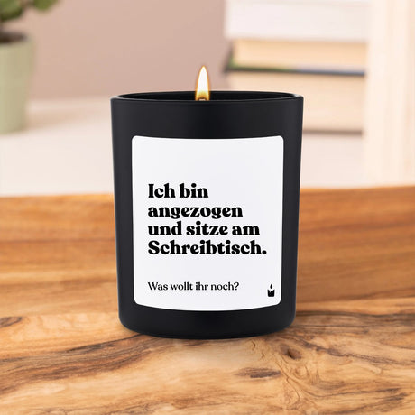 Duftkerze Schwarz Flowery Ich bin angezogen und sitze am Schreibtisch. Was wollt ihr noch? von ChattyCandles