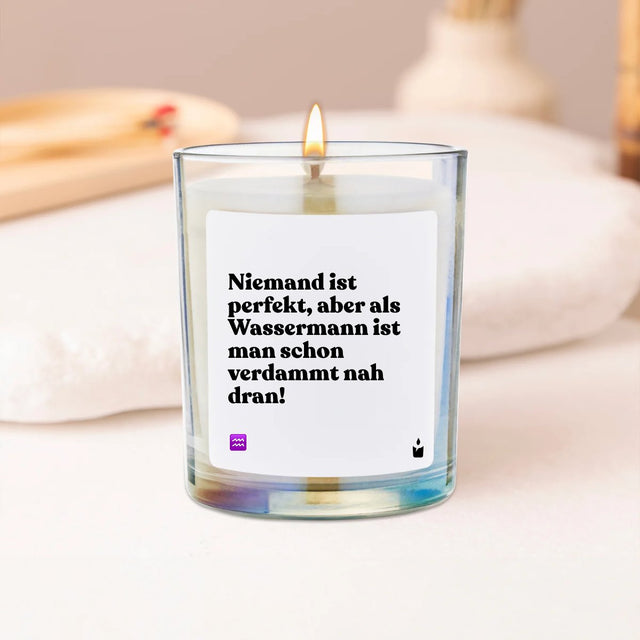 Duftkerze Rainbow Woody Niemand ist perfekt, aber als Wassermann ist man schon verdammt nah dran! von ChattyCandles