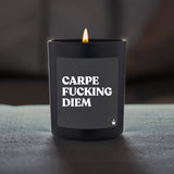 Duftkerze Schwarz Flowery Carpe fucking diem